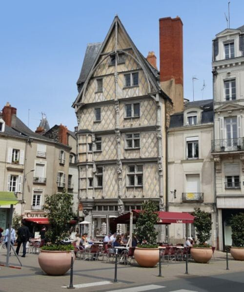 La Place Sainte Croix A Angers