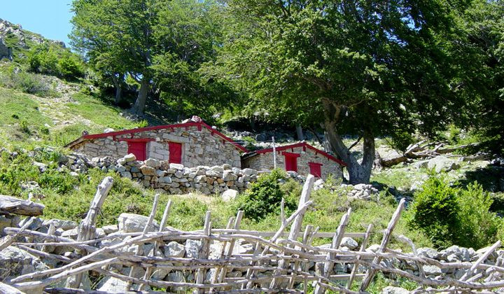 Bergeries en pierre sur le GR20 - Corse - France