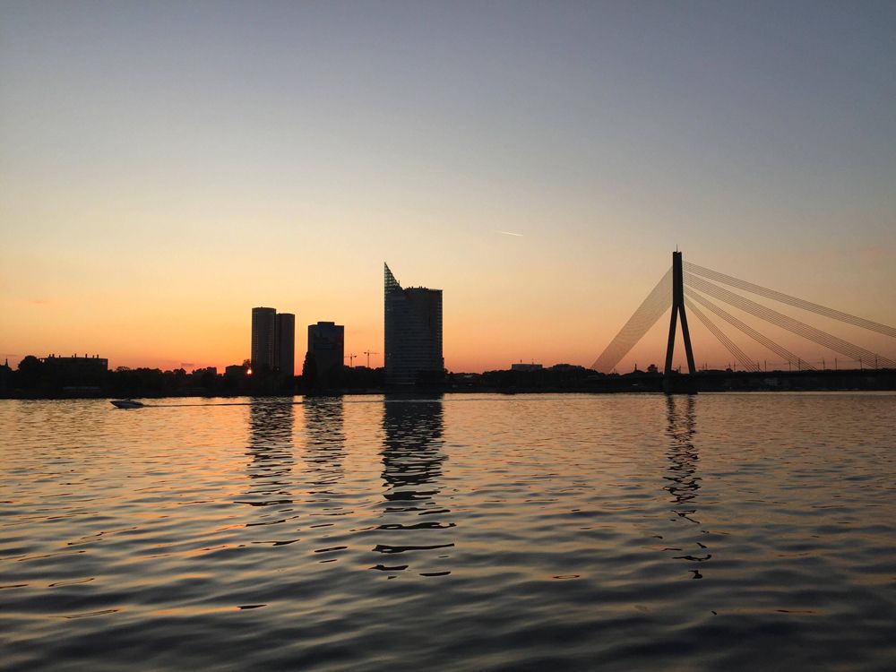 La ville de Riga au crépuscule