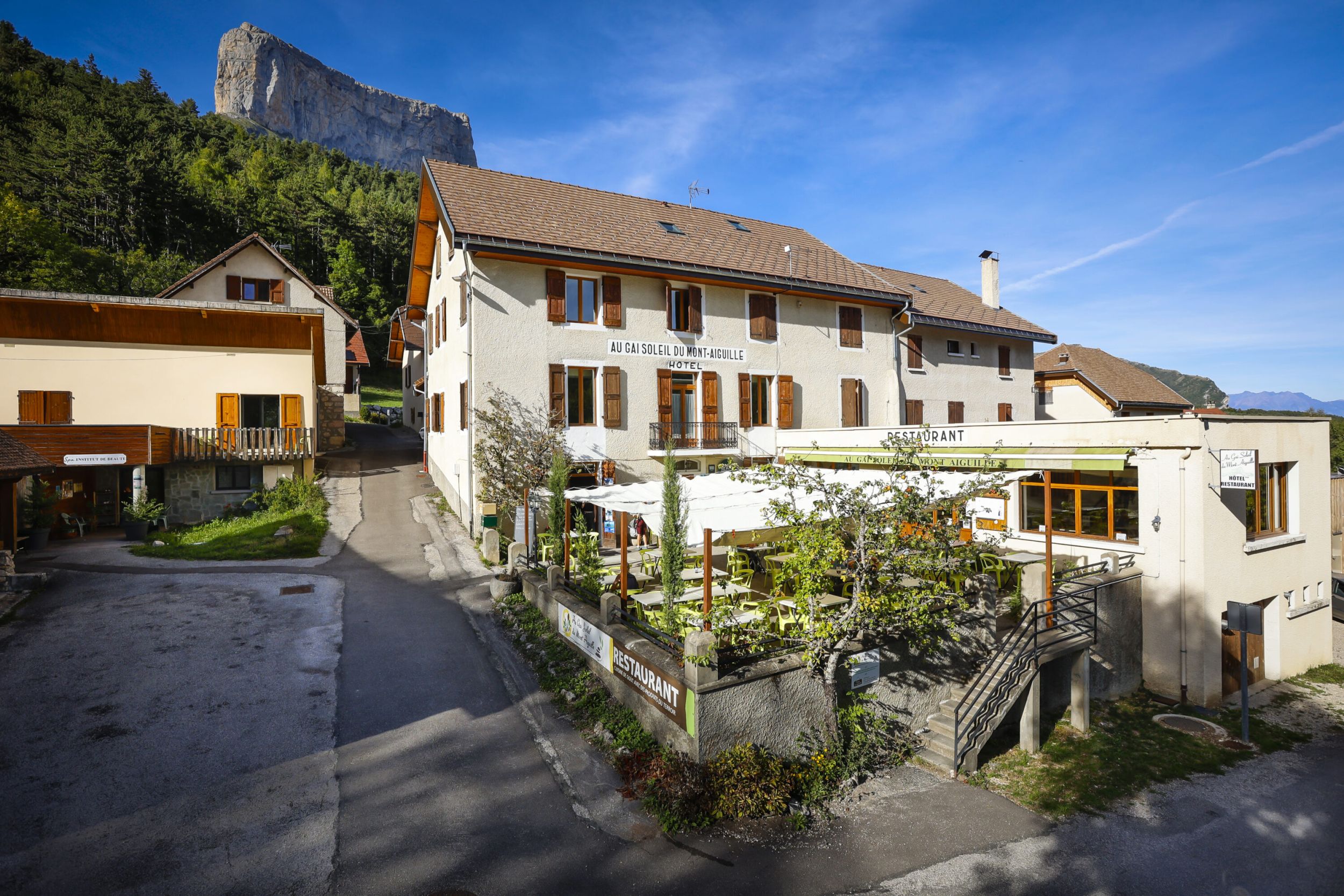 Vue extérieure du Logis Hôtel Au Gai Soleil du Mont-Aiguille