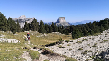 Randonnée sur les hauts plateaux du Vercors en famille