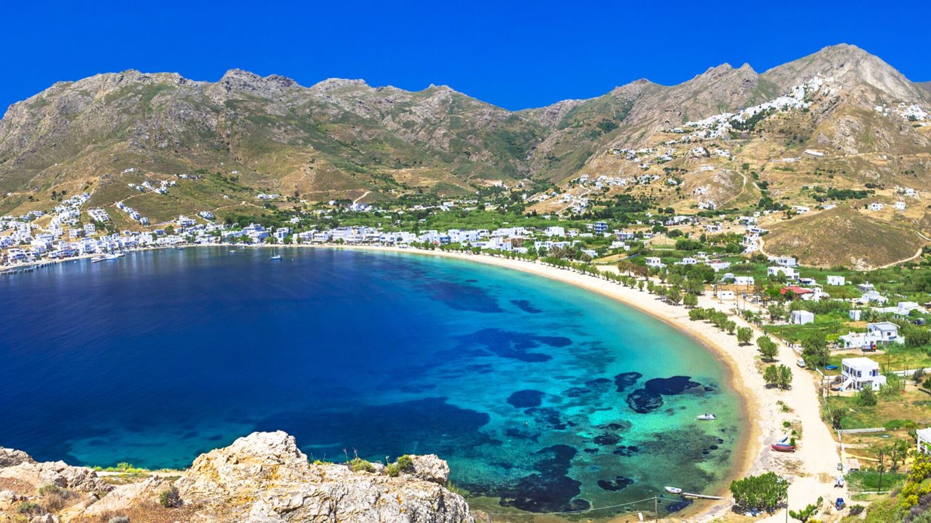 La baie de Livadi, île de Sérifos, Cyclades, Grèce