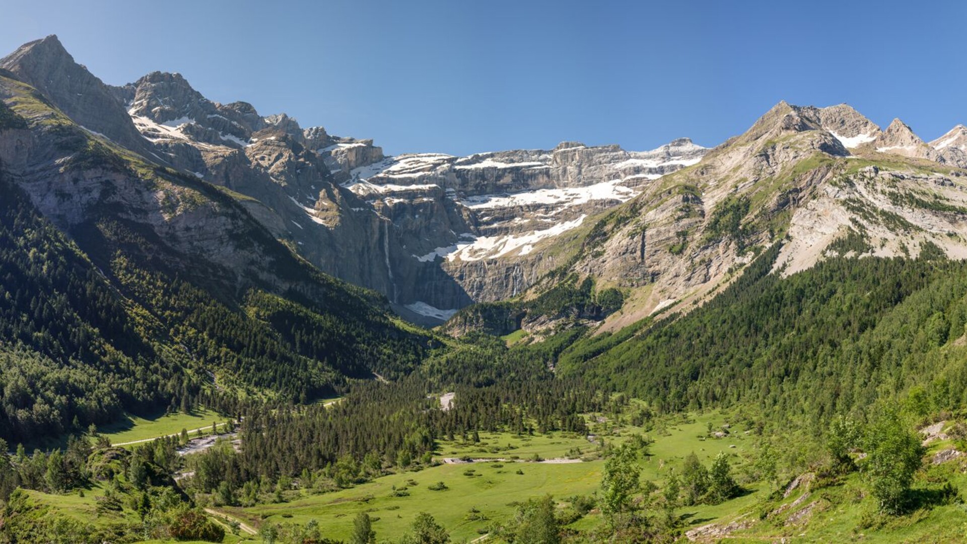 Le cirque de Gavarnie dans les Pyrénées, France