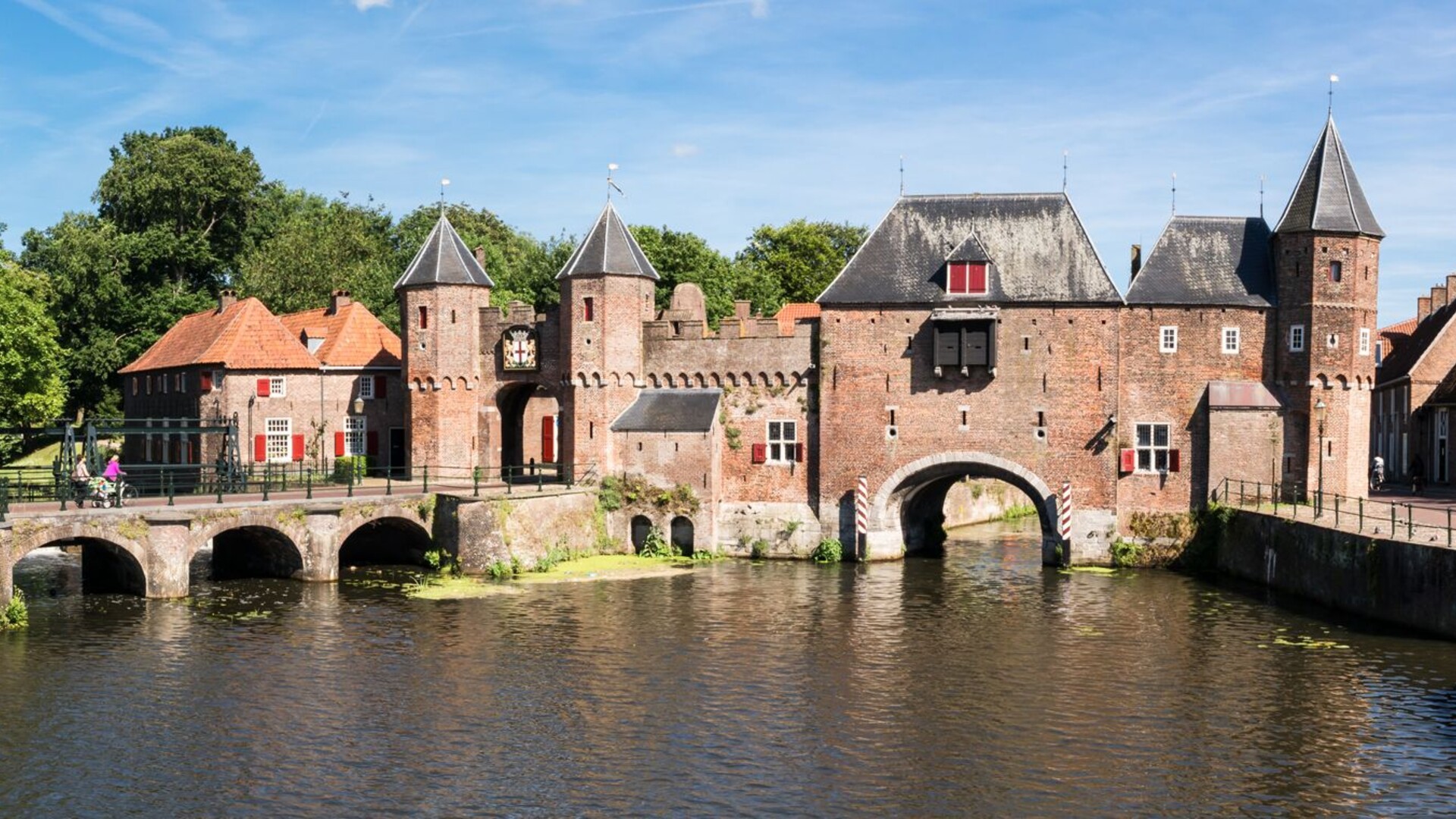 Le Koppelpoort, porte-pont médiévale d'Amersfoort, Pays-Bas