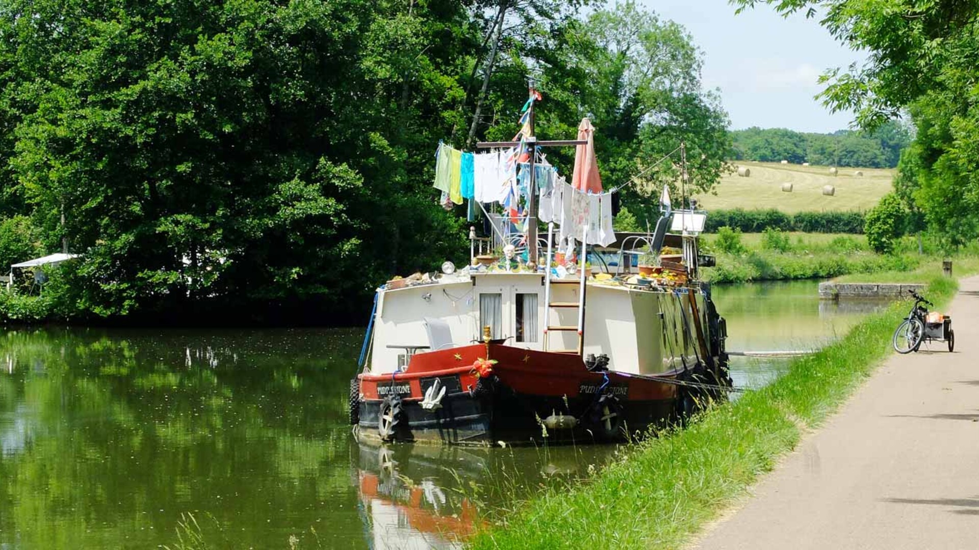 Le canal du Nivernais à Châtillon-en-Bazois en vélo