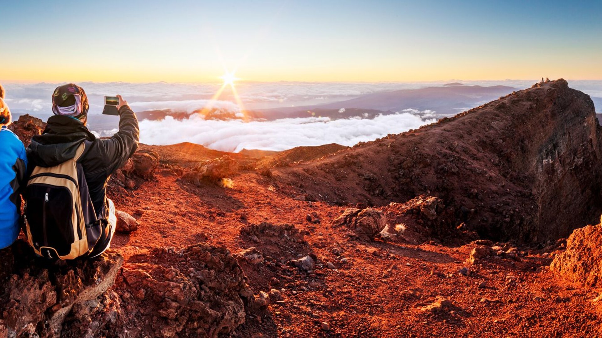 Lever de soleil au piton des Neiges, île de la Réunion