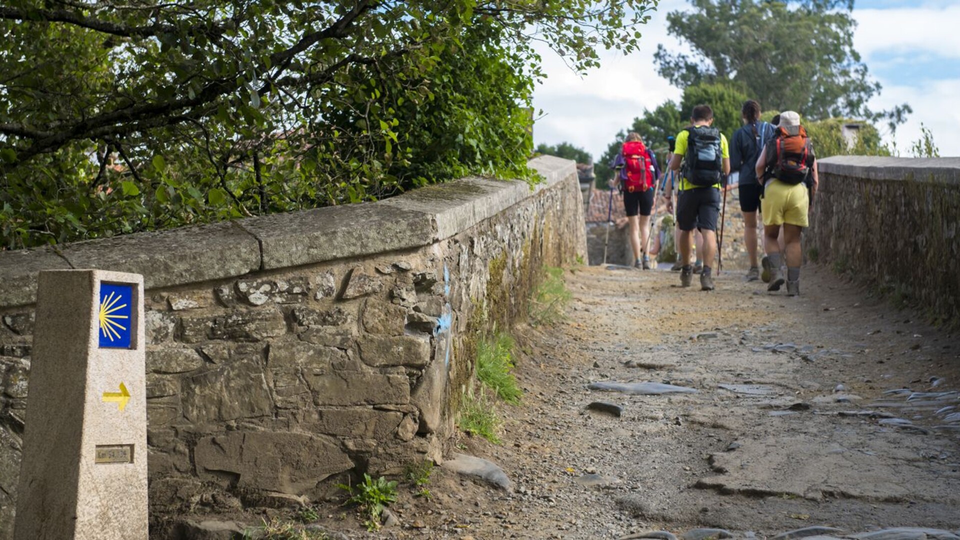 Randonneurs à Furelos sur le Camino francés, Galice