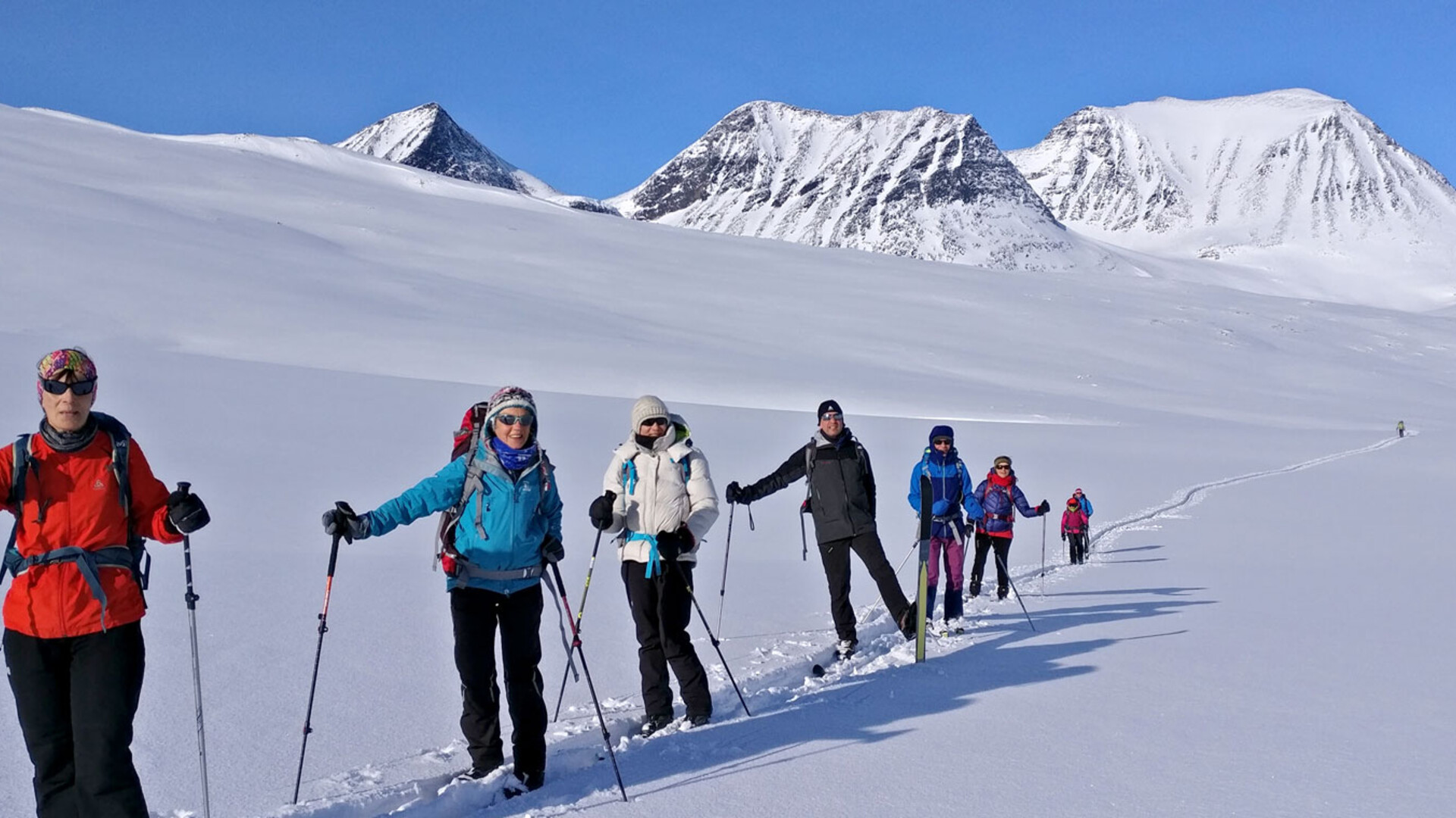 Ski de randonnée nordique sur la piste Royale en Laponie suédoise