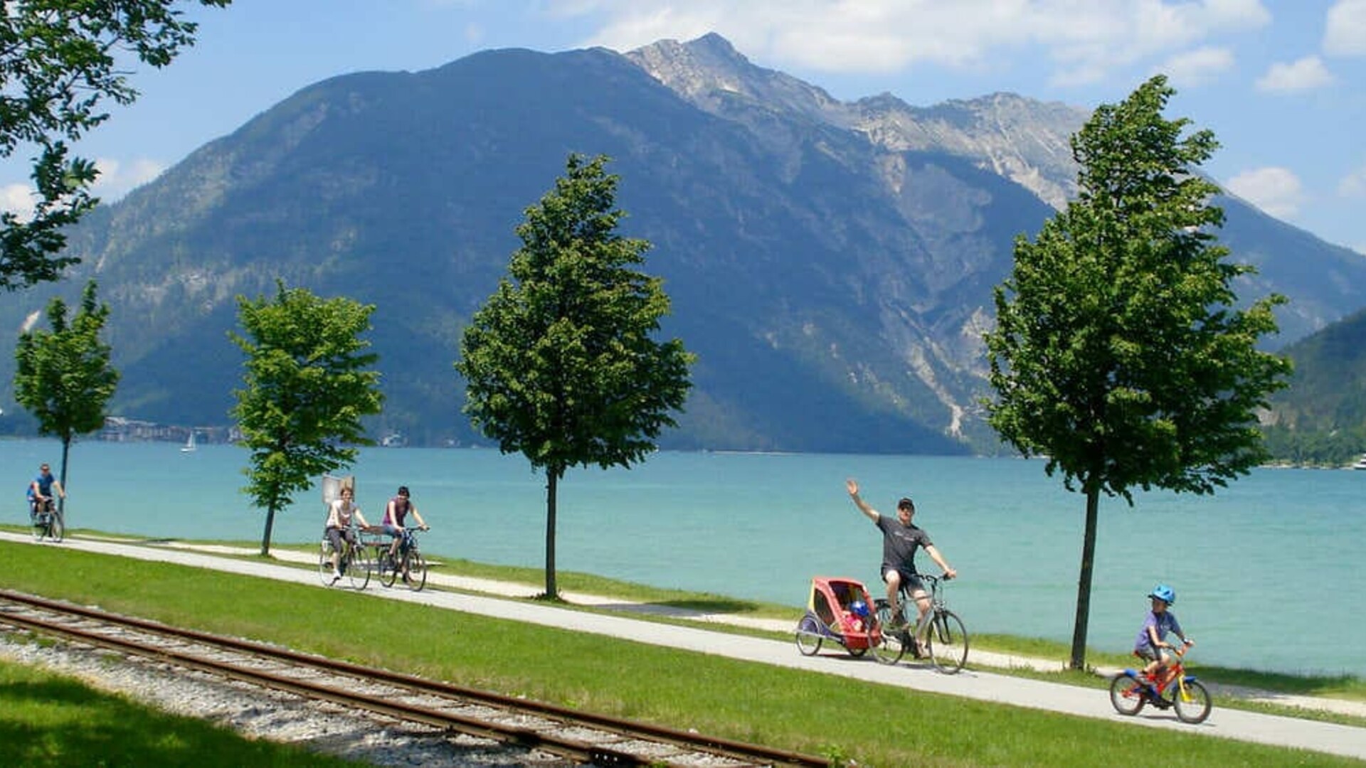 À vélo au bord du lac de Saint Wolfgang