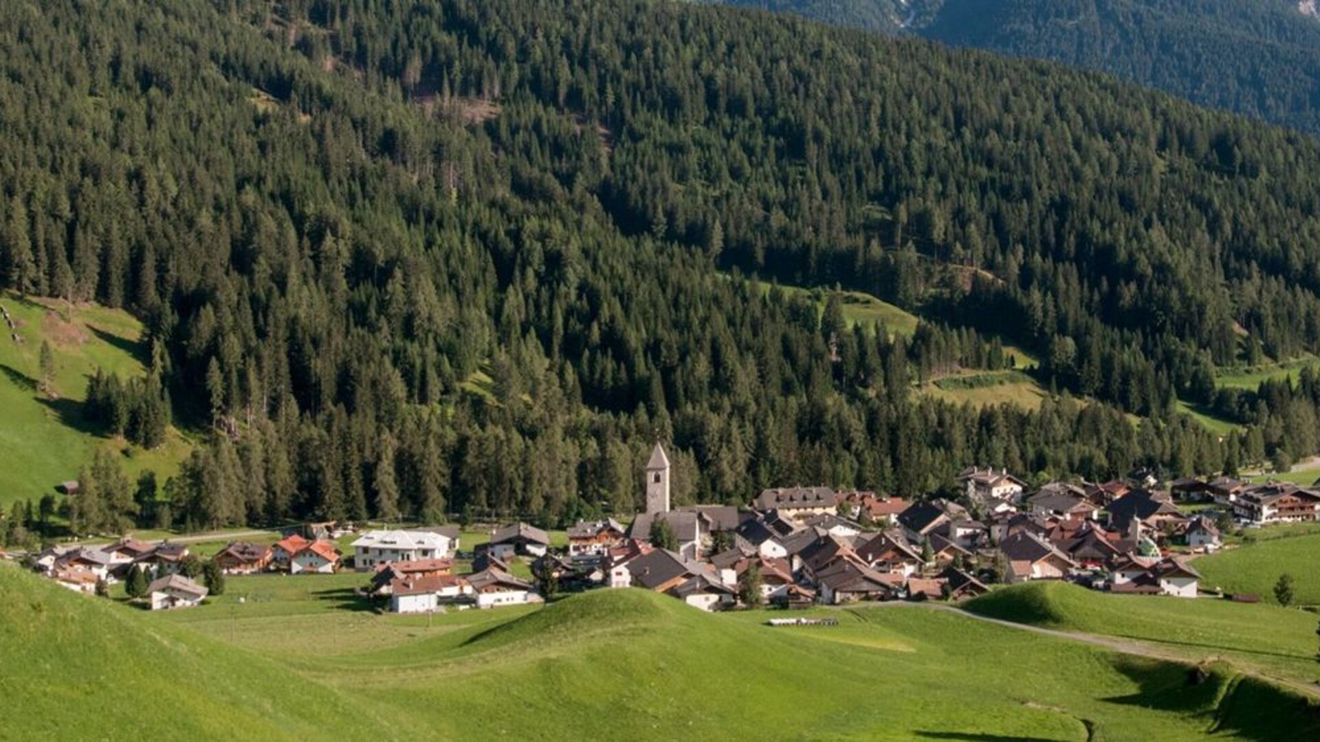 Village de Wahlen dans les Dolomites, Italie