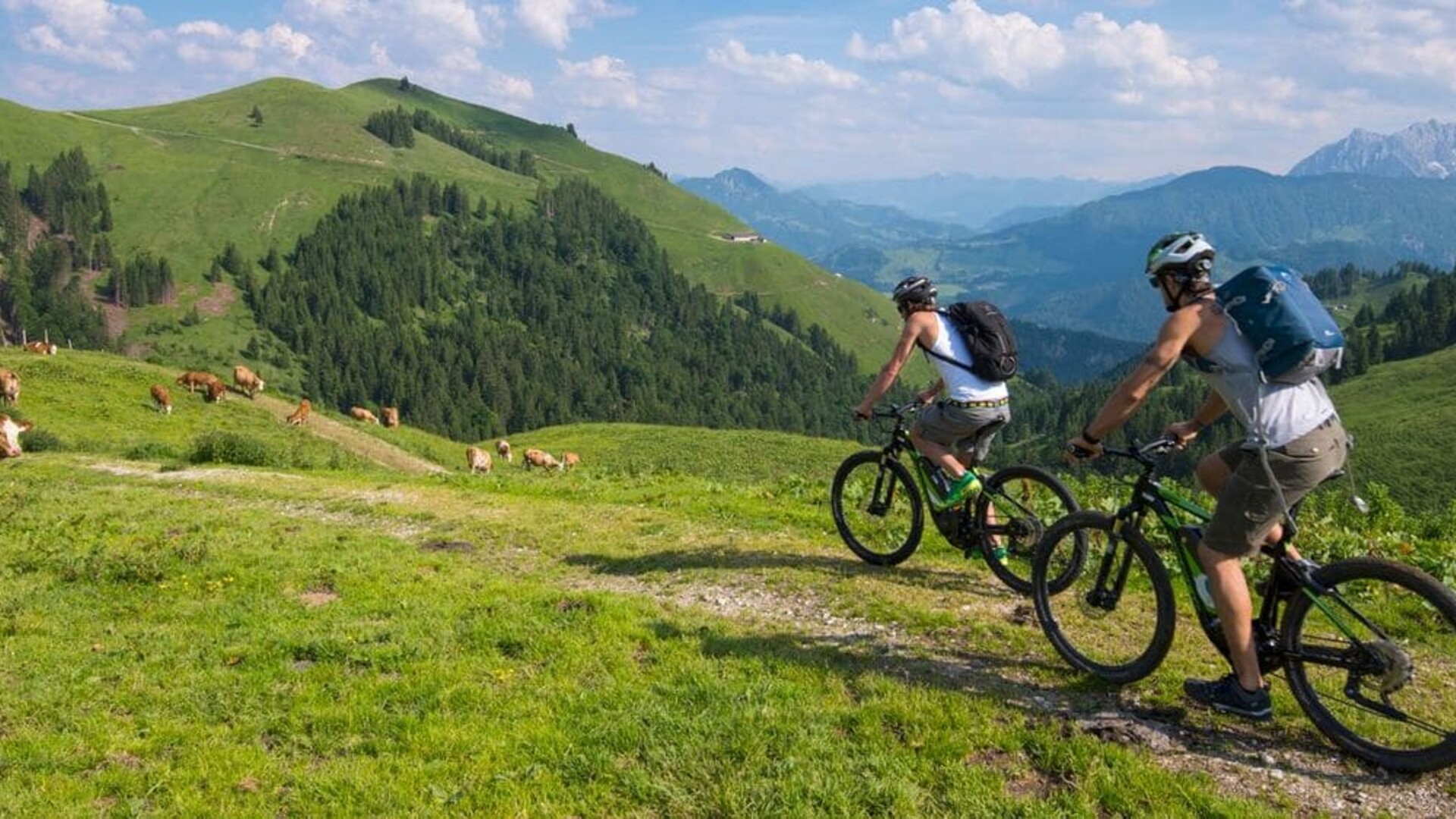 VTT électrique dans le Kaiserwinkl, Tyrol, Autriche 