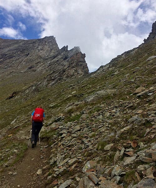 Ascension vers le col de Fenêtre © Laurent Comte