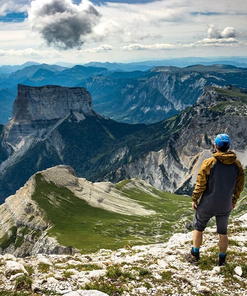 Sommet du Grand Veymont et vue sur le Mont Aiguille 