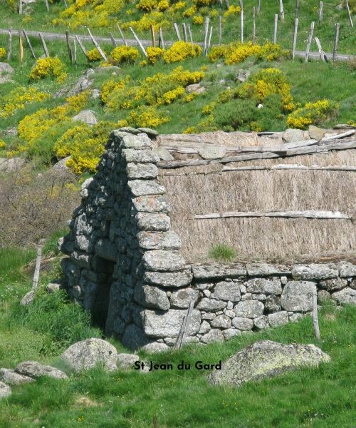 Petite cabane sur le chemin