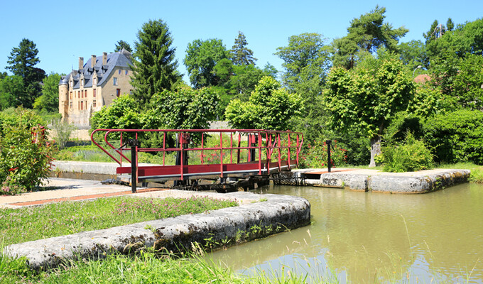 Le canal du Nivernais à Châtillon-en-Bazois