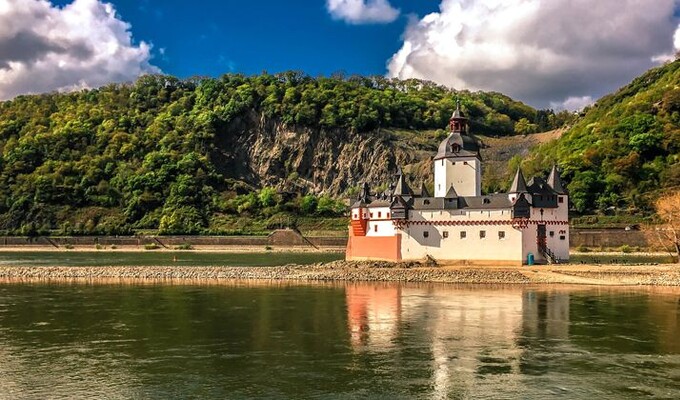 Le château de Pfalzgrafenstein au bord du Rhin, en Allemagne