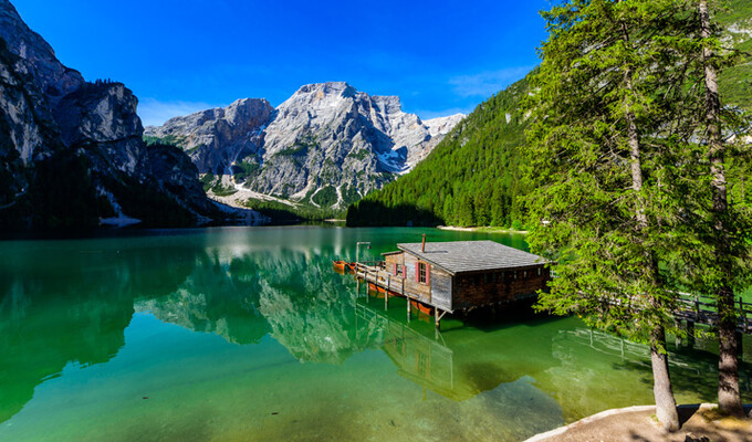 Lac de Braies dans les Dolomites