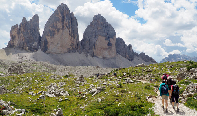 Randonnée devant les Tre Cime di Lavaredo dans les Dolomites