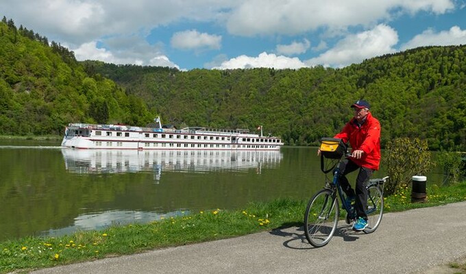 À vélo sur le Danube et le bateau MS Normandie