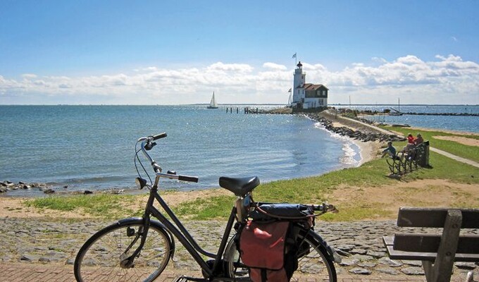 Vélo et péniche aux Pays-Bas