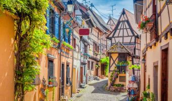 L’Alsace entre vignobles et  villages médiévaux
