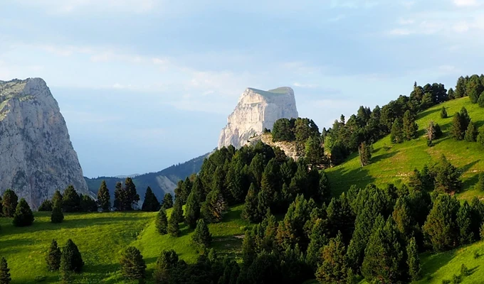 Trek familial avec les ânes : Nature, bivouac et refuge sur le Vercors