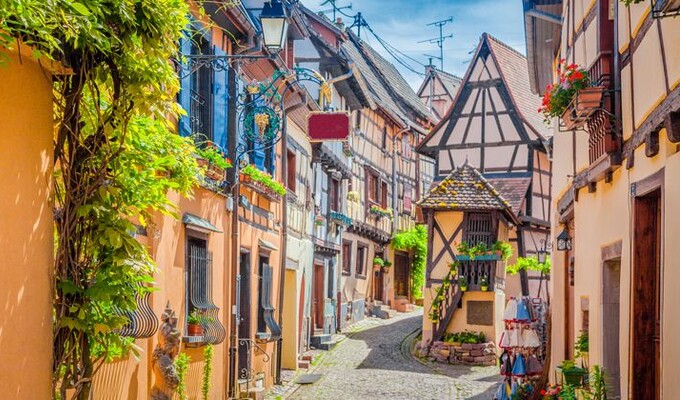 L'Alsace entre vignobles et  villages médiévaux