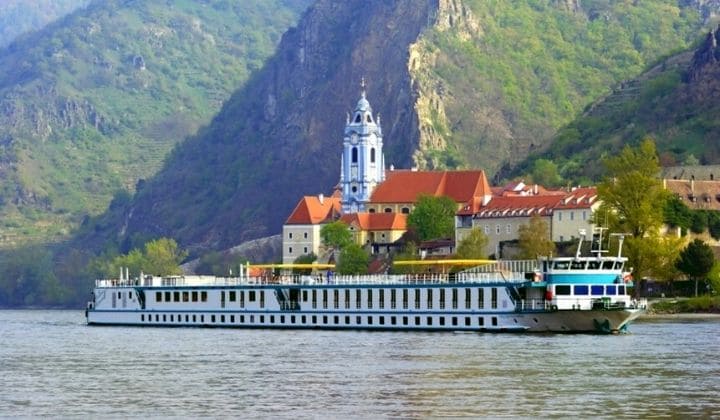 MS Prinzessin Katharina naviguant sur le Danube