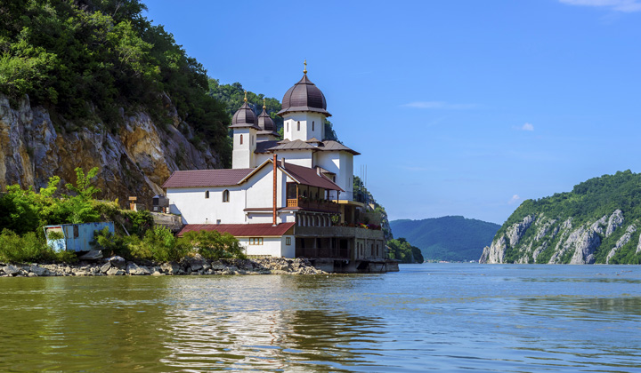 Monastère de Mraconia au bord du Danube