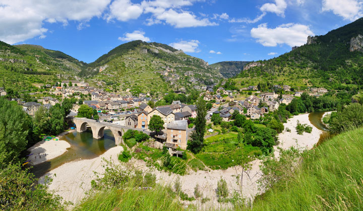 Sainte-Énimie dans les gorges du Tarn